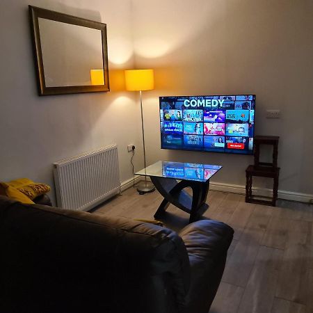 Whole House - 4 Bedrooms - Parking - Sleeps 8 버밍엄 외부 사진