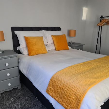 Whole House - 4 Bedrooms - Parking - Sleeps 8 버밍엄 외부 사진