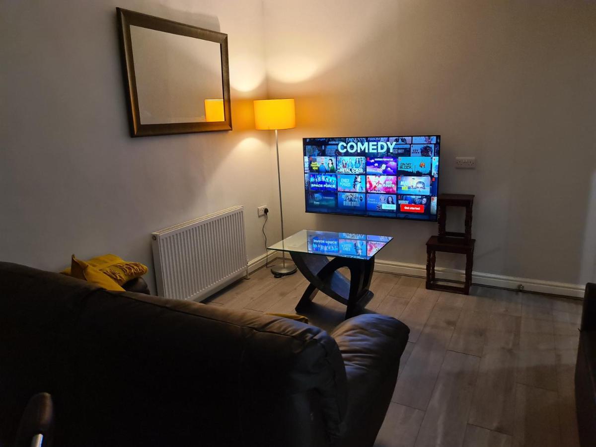 Whole House - 4 Bedrooms - Parking - Sleeps 8 버밍엄 외부 사진