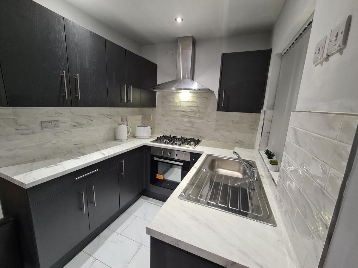 Whole House - 4 Bedrooms - Parking - Sleeps 8 버밍엄 외부 사진