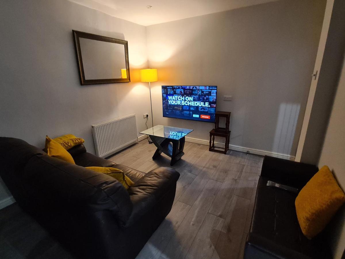 Whole House - 4 Bedrooms - Parking - Sleeps 8 버밍엄 외부 사진