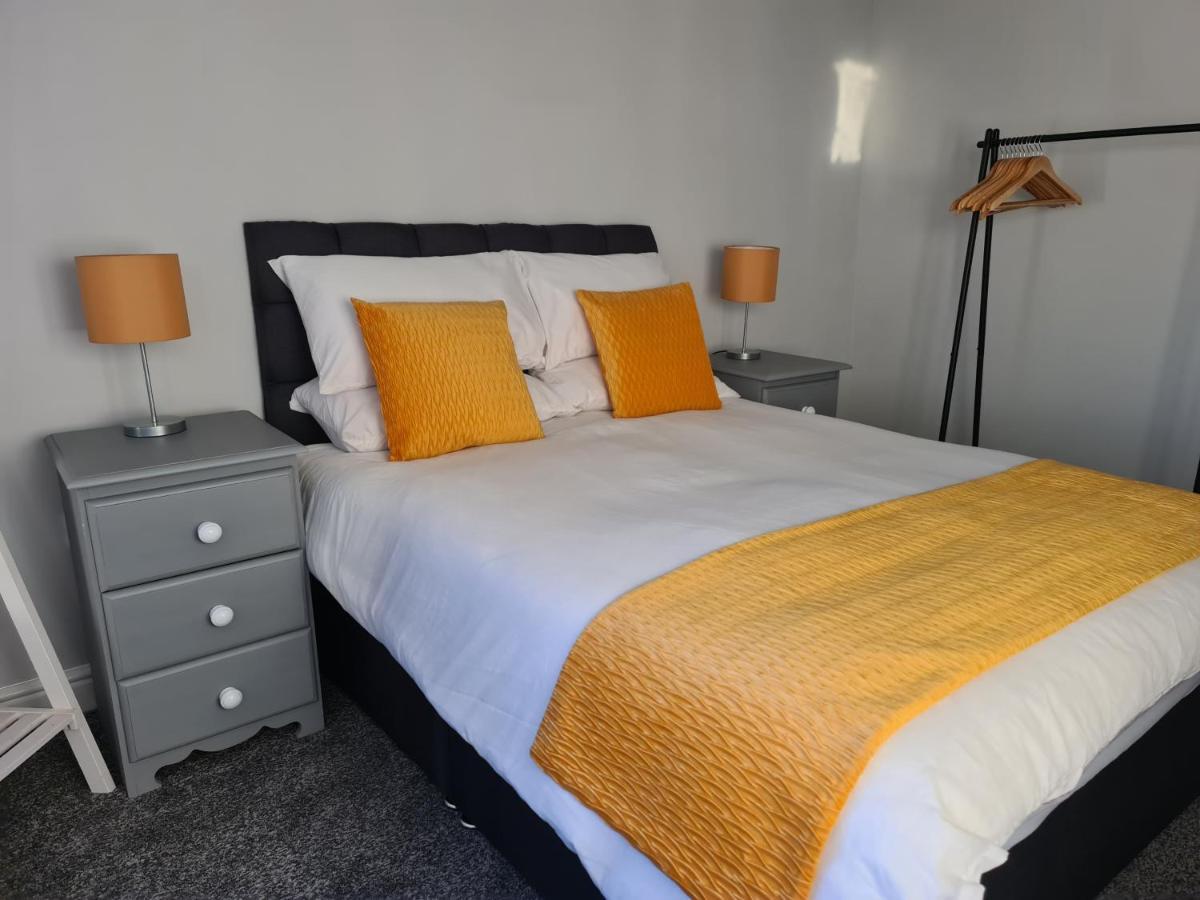 Whole House - 4 Bedrooms - Parking - Sleeps 8 버밍엄 외부 사진
