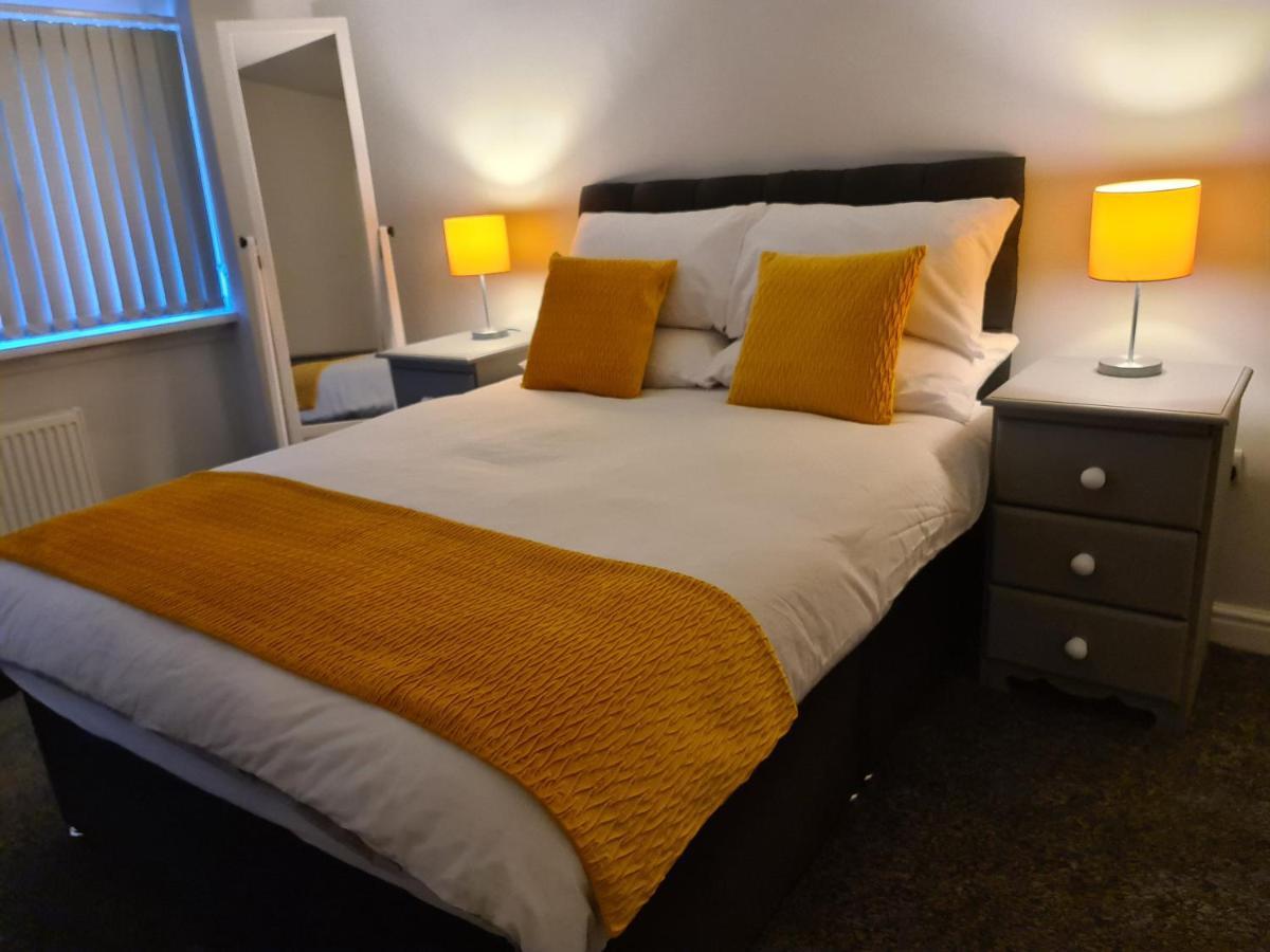 Whole House - 4 Bedrooms - Parking - Sleeps 8 버밍엄 외부 사진
