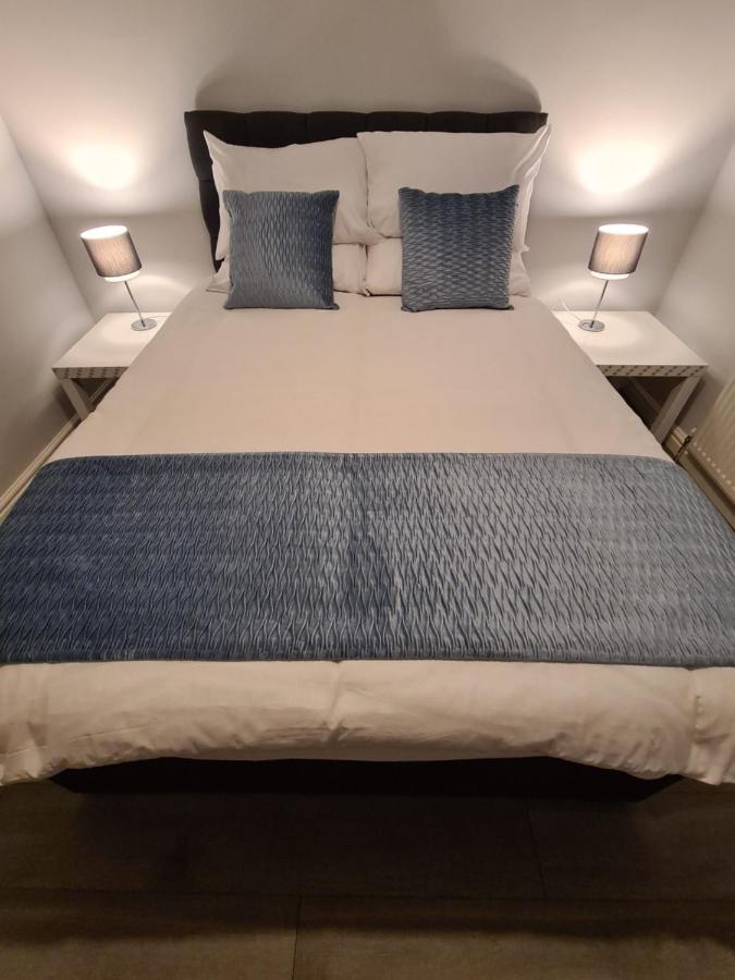 Whole House - 4 Bedrooms - Parking - Sleeps 8 버밍엄 외부 사진
