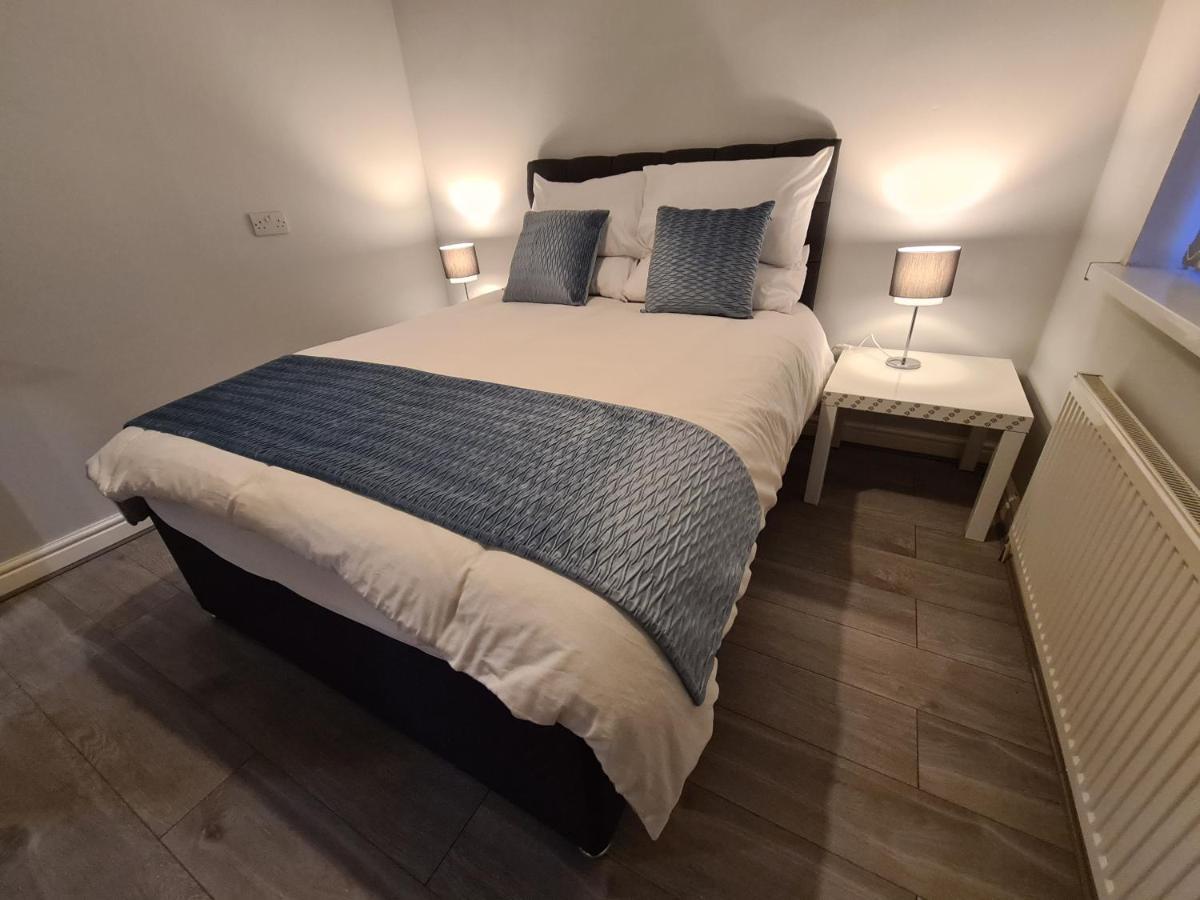 Whole House - 4 Bedrooms - Parking - Sleeps 8 버밍엄 외부 사진