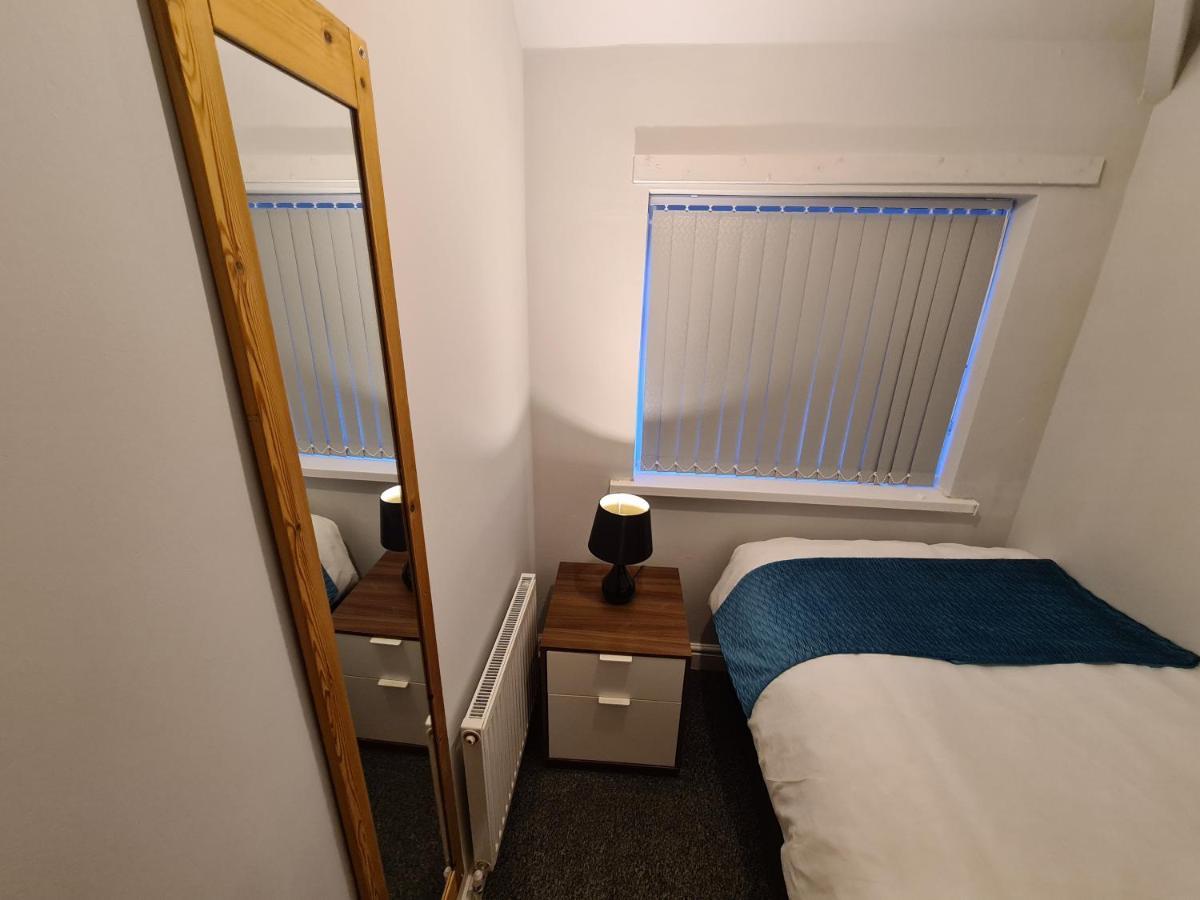 Whole House - 4 Bedrooms - Parking - Sleeps 8 버밍엄 외부 사진