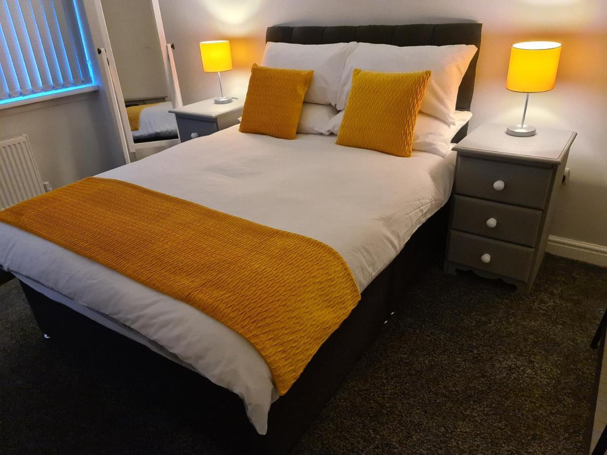 Whole House - 4 Bedrooms - Parking - Sleeps 8 버밍엄 외부 사진