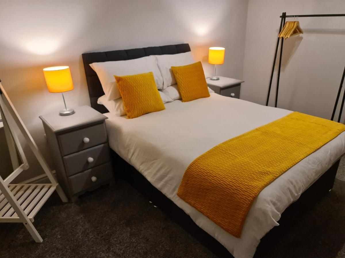 Whole House - 4 Bedrooms - Parking - Sleeps 8 버밍엄 외부 사진