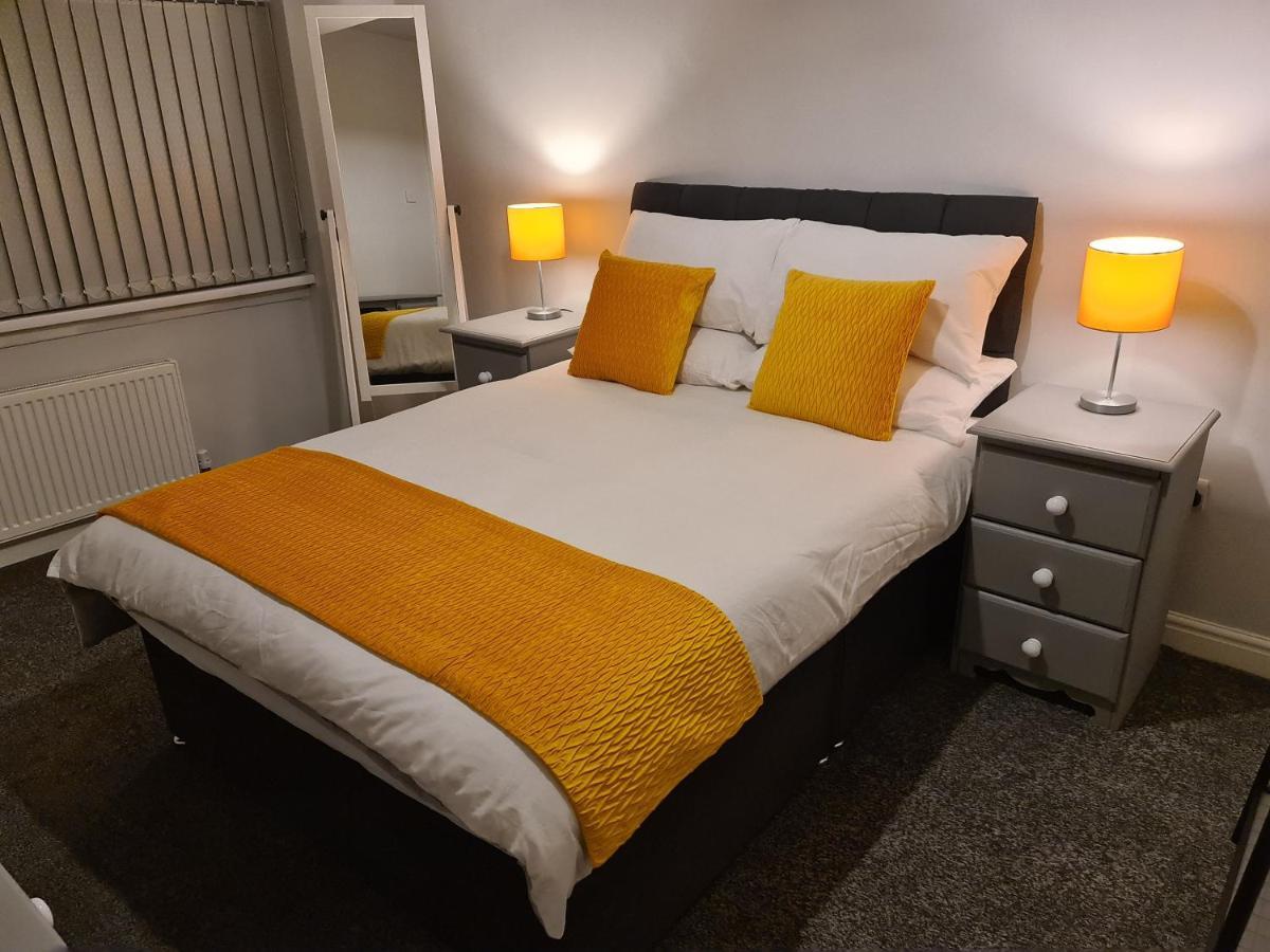 Whole House - 4 Bedrooms - Parking - Sleeps 8 버밍엄 외부 사진