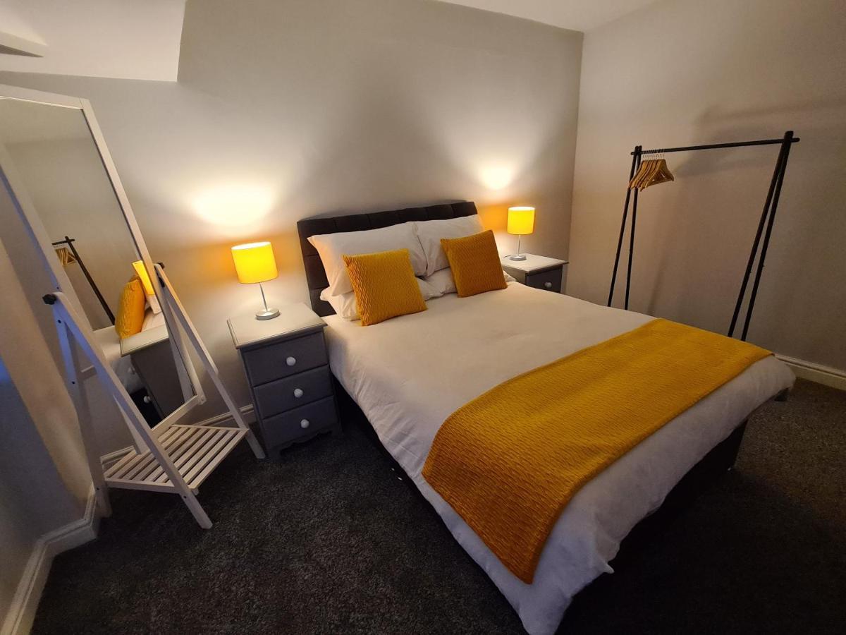 Whole House - 4 Bedrooms - Parking - Sleeps 8 버밍엄 외부 사진