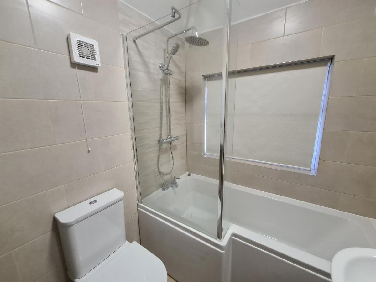 Whole House - 4 Bedrooms - Parking - Sleeps 8 버밍엄 외부 사진