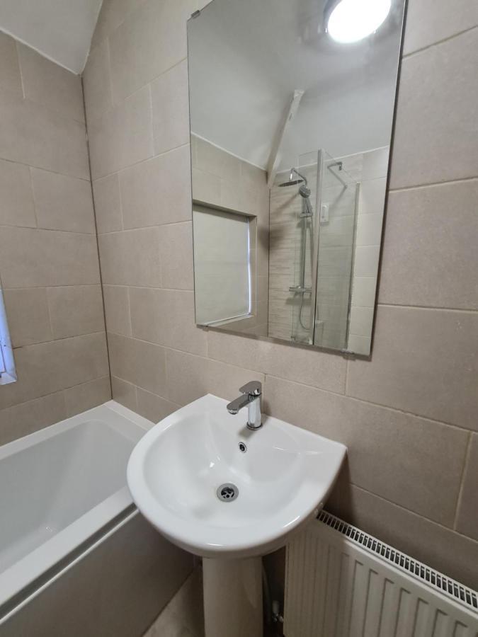 Whole House - 4 Bedrooms - Parking - Sleeps 8 버밍엄 외부 사진