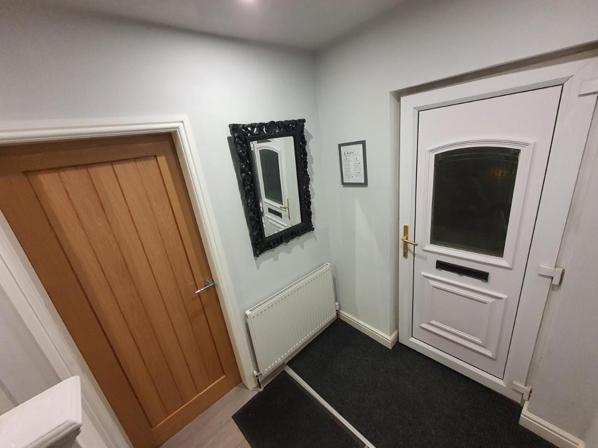 Whole House - 4 Bedrooms - Parking - Sleeps 8 버밍엄 외부 사진